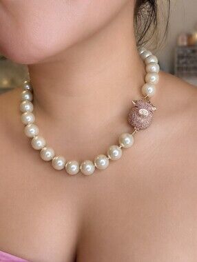 Rare Kate Spade x Miss Piggy pearl and rhinestone necklace And Earrings Set